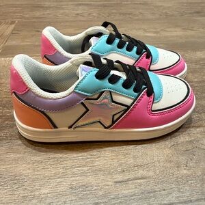 Girls color block sneaker with iridescent star
